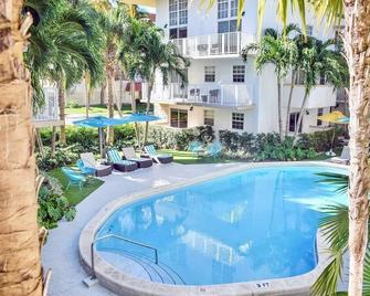Steps from the Beach One Bedroom with Pool - - Key Biscayne - Pool