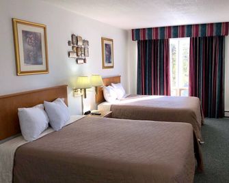 Budget Host Inn - Ironwood - Bedroom