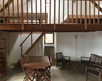 Montat, 46 Lot, Quercy White. Small House With Garden - Cieurac - Comedor