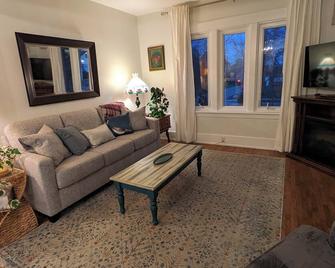 Cozy retreat home in Guelph. Pet-friendly! - Guelph