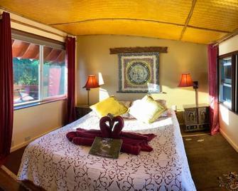 Indian Room at Maui Eco Retreat: Ocean, Waterfall, & Scenic Hiking Trails! - Haiku-Pauwela - Schlafzimmer