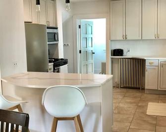 Warm, Eclectic Home In The Heart Of Minneapolis! - 明尼阿波利斯 - 廚房