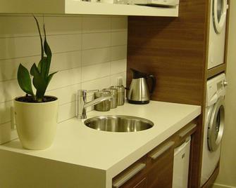 Terra Vive Luxury Suites & Apartments - Christchurch - Kitchen