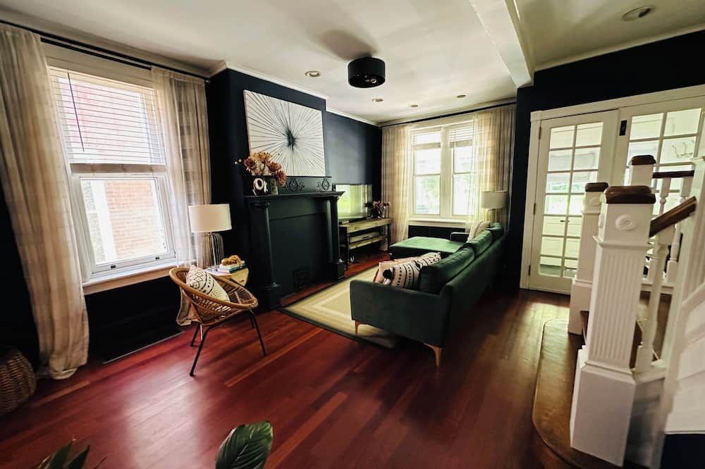 Charming 3-bedroom Retreat in Historic Germantown - فيلادلفيا - غرفة معيشة