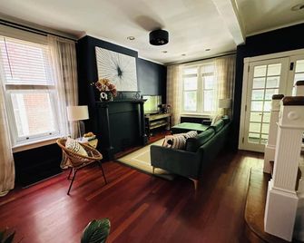 Charming 3-bedroom Retreat in Historic Germantown - Philadelphia - Wohnzimmer