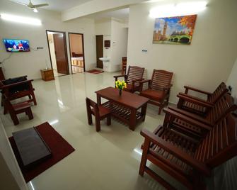 Indeevaram Residency - Thiruvananthapuram - Living room