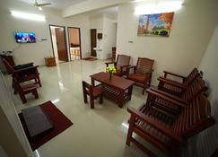 Indeevaram Residency - Thiruvananthapuram - Oturma odası