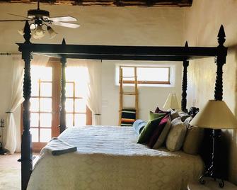 Authentic Adobe Retreat at the No Way Dude Ranch - Marana - Bedroom