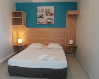 L'annexe 66 , Saint Denis Centre Ville , À 200 M De La Rue Piétonne , Du Petit Marché Et Du Leader Price , Sur Une Rue Calme, Parking Gratuit Sur La Rue - St. Denis - Soveværelse