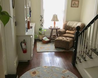 Walk to the Downtown Harbor District and scenic watefront - Washington - Wohnzimmer