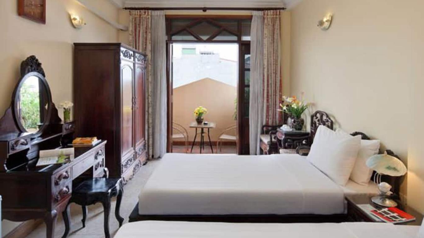 Lucky Central Hotel & Travel