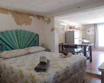 Cozy country house near the sea.Domestic animals allowedi - Torre Chianca - Habitación