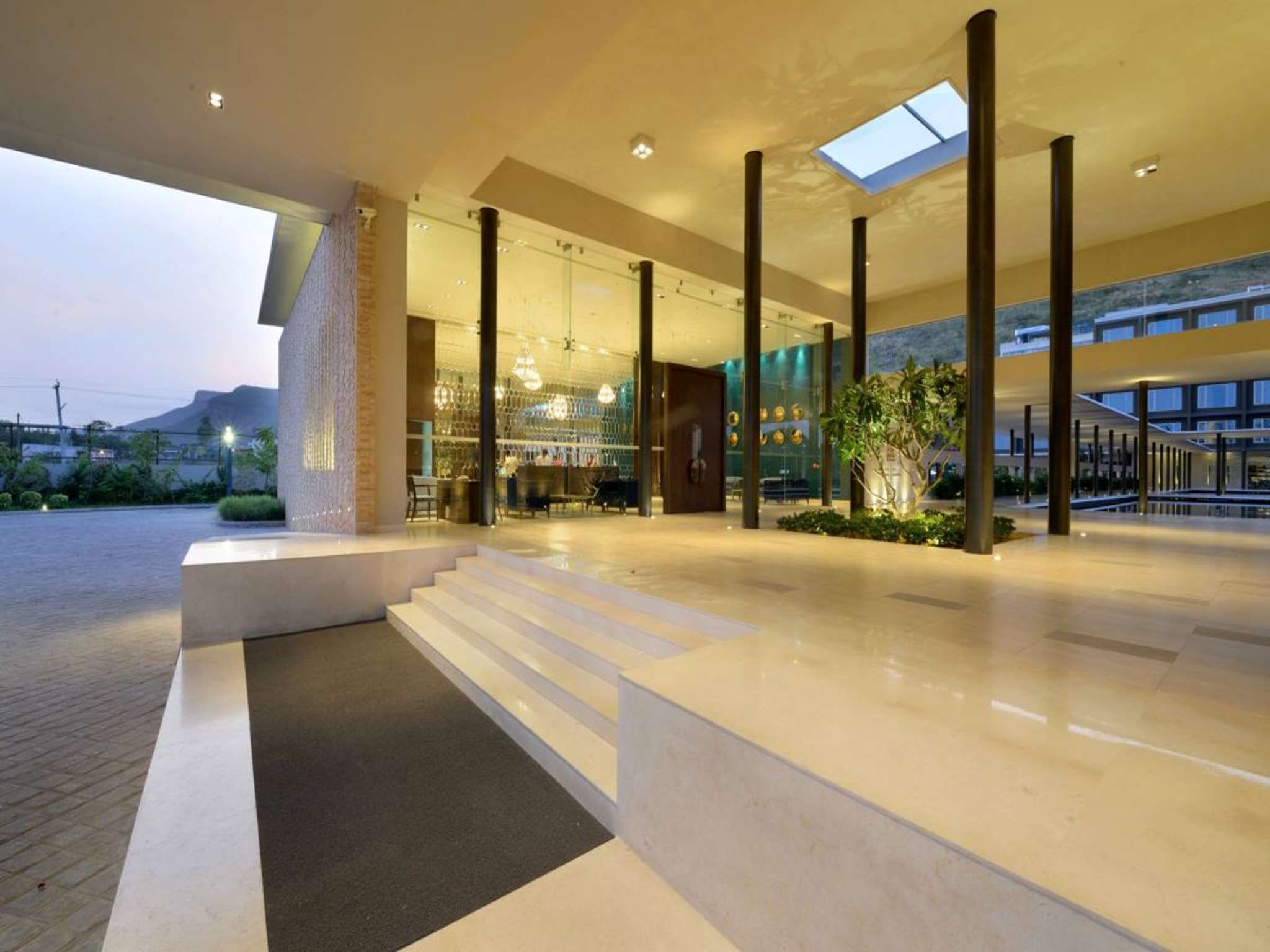 Marasa Sarovar Premiere - טירופטי - בניין