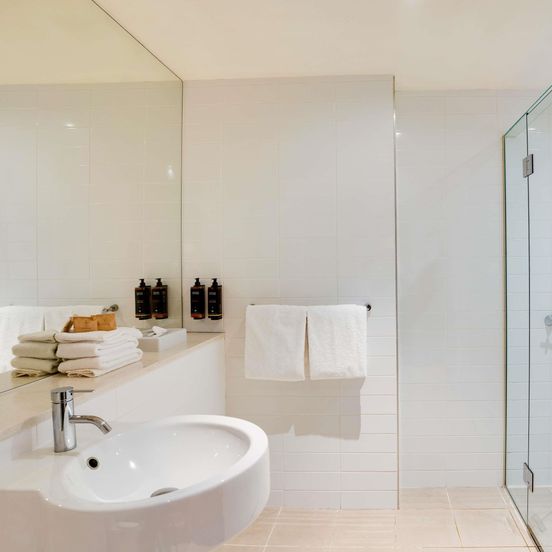 Mercure North Melbourne image 1