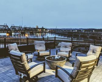 The Nelson Lofts - Unit 5 (3 Br) - Davenport - Balcony