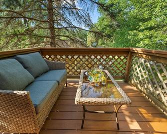 Balcony/Patio/ Fenced Yard/ Attached Garage/near Beach, Park /close to Chicago - Chesterton - Balcony