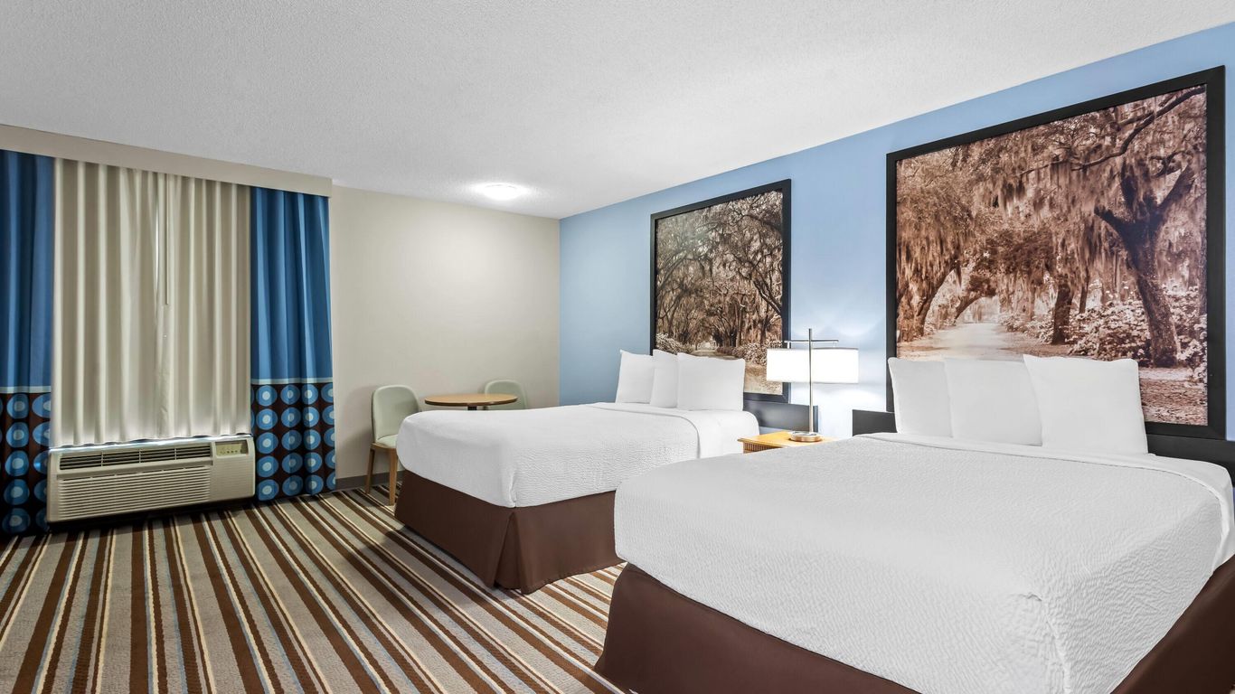 Super 8 by Wyndham Valdosta GA I-75