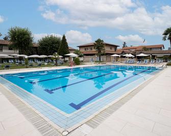 Best Western Plus Hotel Modena Resort - Formigine - Басейн
