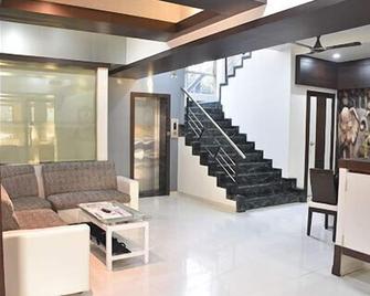 Hotel South Coast - Thane - Lobby