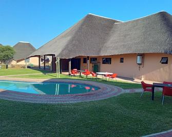 Magotlho Hotel and Resort - Gaborone - Zwembad