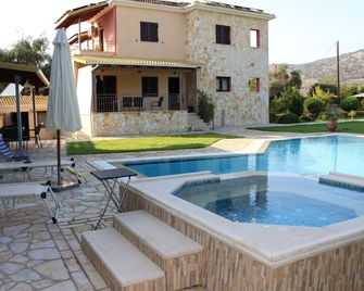 Villa Rena syvota160 m2 with swimming pool, garden 1450 m2, BBQ, high fence - Igoumenitsa - Pool
