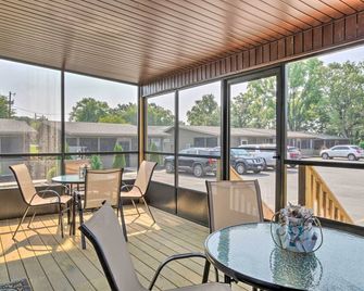 Updated Cabin with Direct Lake Access and Pool! - Lampe - Balcón