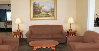 Quality Inn East - Evansville - Living room