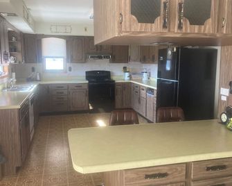 Beautiful home, huge kitchen, strong Wi-Fi , lots of room, plenty of parking - Jewett - Cocina