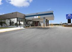 Americas Best Value Inn Newnan - Newnan - Rakennus