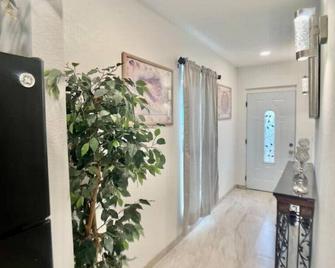 Feel at home ! Only 5 min from the Beach ! - Clearwater - Hallway