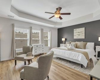 Welcome to our cozy three-bedroom Townhome in the charming Rice Hope community - Port Wentworth - Bedroom