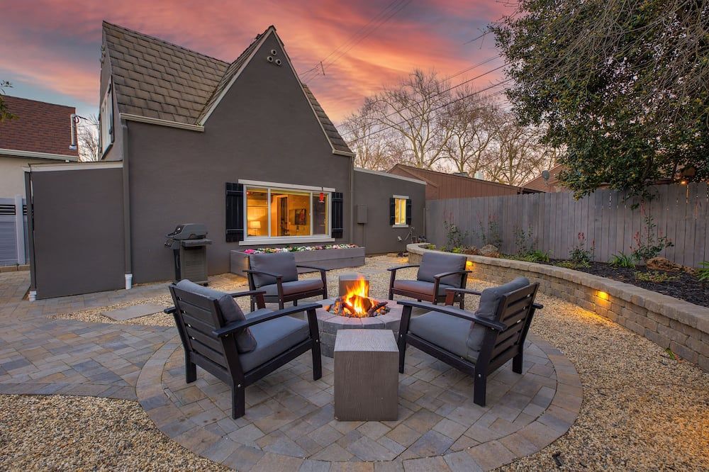 Luxury Cottage in East Sac Walk & Bike to McKinley Park, Midtown & Downtown - סקרמנטו - פטיו