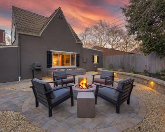 Luxury Cottage in East Sac Walk & Bike to McKinley Park, Midtown & Downtown - סקרמנטו - פטיו