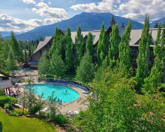 Aspens #127, Prime Ski-in Ski-out Location! Pool, Hot tubs, BBQ, sleeps 7 - Whistler - Alberca