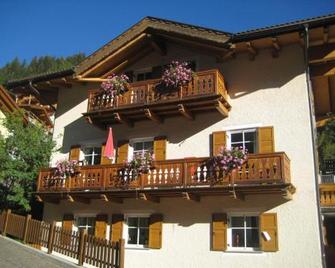Chalet Decrestina - Campitello di Fassa - Gebäude