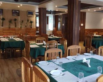 Mahesh Hotel & Restaurant - Rampur - Restaurant