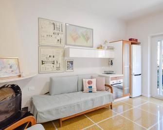 2 Bedroom Cozy Apartment In Rapallo - Rapallo - Soggiorno