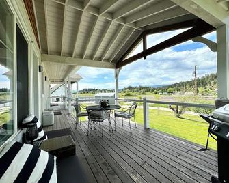 Cute and Cozy Apt near Blacktail and Flathead Lake - Somers Sunset Suite - Somers - Patio