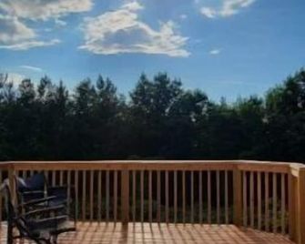 Relax at Hibiscus Grove - w/ an Amazing Deck View - Kings Mountain - Balcony