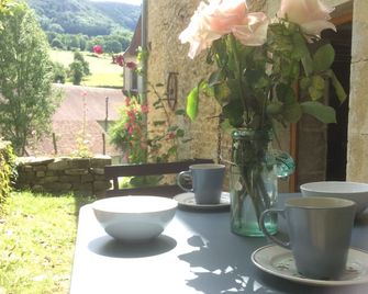 Cottage character in quiet village on the slopes of Mount Poupet - Salins-les-Bains - Patio