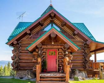 Rustic Mountain Retreat on a Peak - Kalispell - Building
