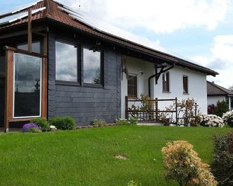 Quiet holiday apartment in a country house for rent - Allenbach - Building