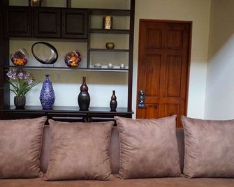 Sunset Del Mar Beach Front House - Esterillos Este - Sala de estar