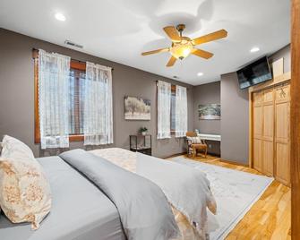 Story Time Retreat - Nashville - Bedroom