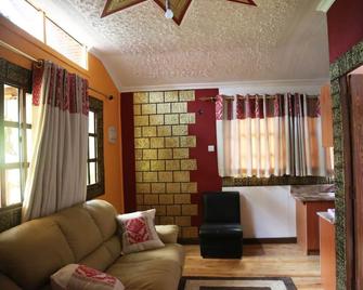 White Thorn Cottages - Gilgil - Living room
