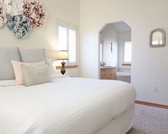 Spacious, Clean Home in Town w/ King En Suite & Hot Tub - Sandpoint - Schlafzimmer