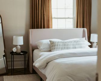 Complimentary Golf Cart - .9 Miles From Square - Hot Tub - Covington - Schlafzimmer