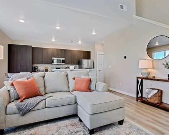 | Hounslow way | Trendy 3 bedroom townhome | Nampa - Nampa - Living room