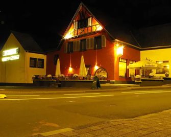 Harmony beim Holzschnitzer - Dreis-Brück - Gebäude