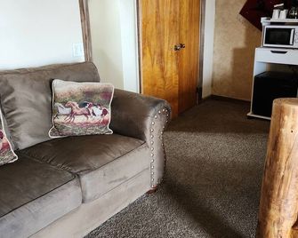 Cowboy Country Inn - King Room - Escalante - Sala de estar